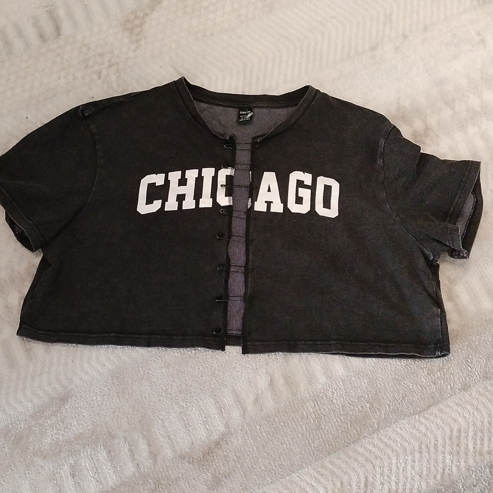 SHEIN  T-SHIRT COLOR BLACK, CHICAGO